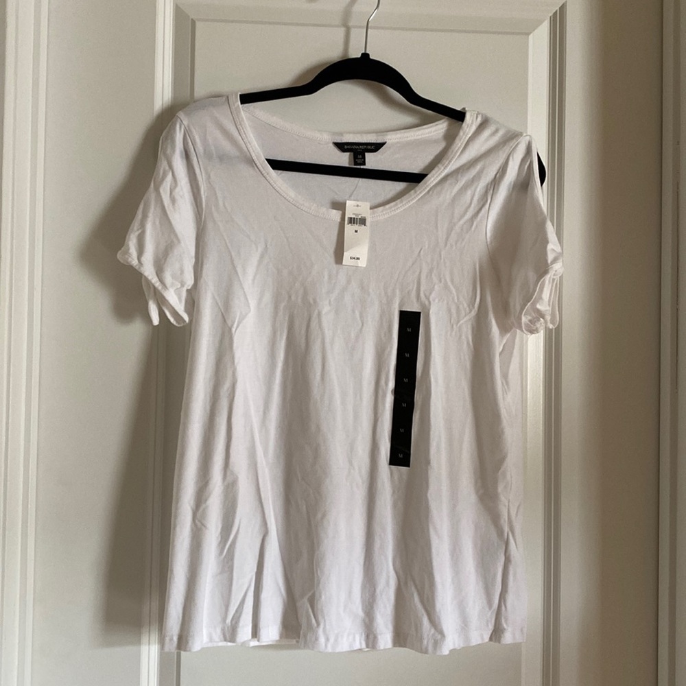 Banana Republic NWT Cold shoulder white tee size M